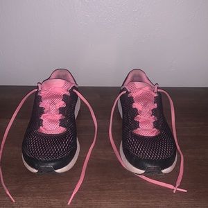 Underarmour charges persuit. Size 6.5, fit loose.